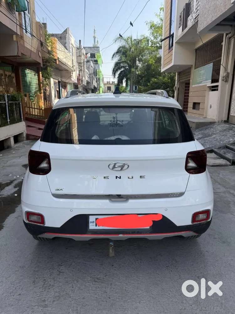 Hyundai Venue 2022 Diesel Well Maintained 2nd Top Model Sunroof