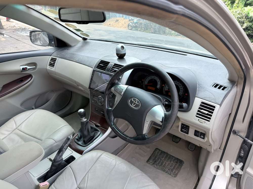 Toyota Corolla Altis 1.8 J, 2011, Petrol
