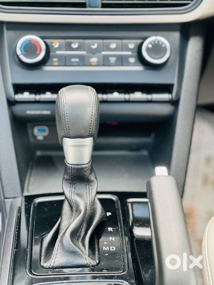 Mahindra Xuv700 2.2 Ax 5 Diesel At 7 Str, 2025, Diesel