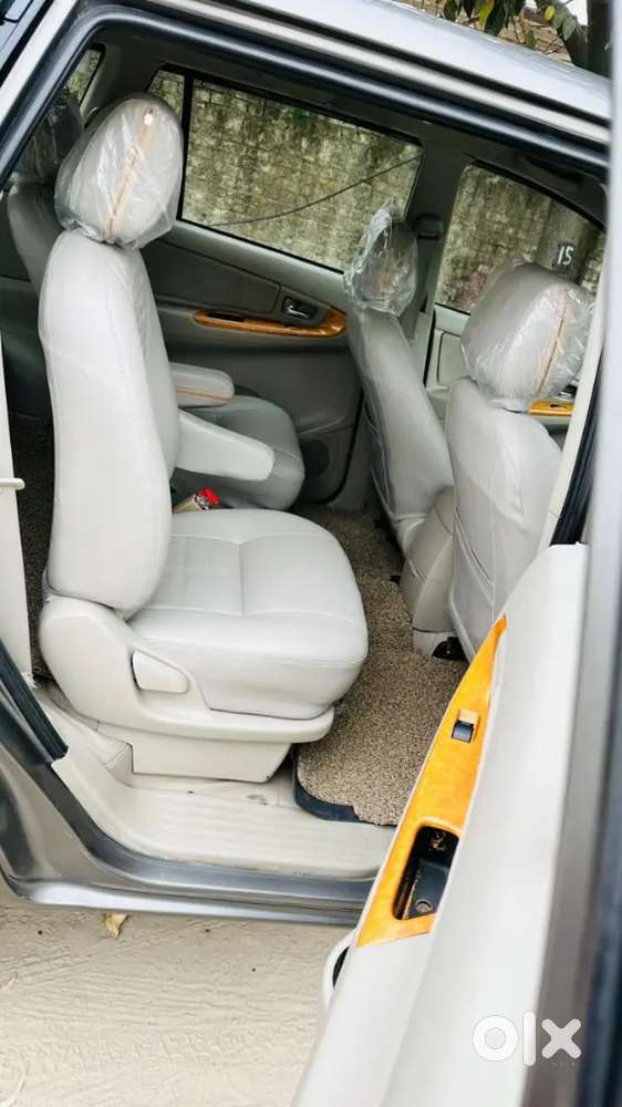 Toyota Innova Crysta 2011 Diesel 92000 Km Driven