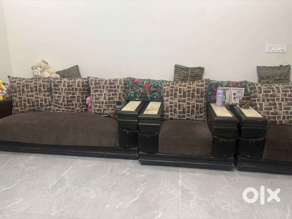 Very well maintained sofa.