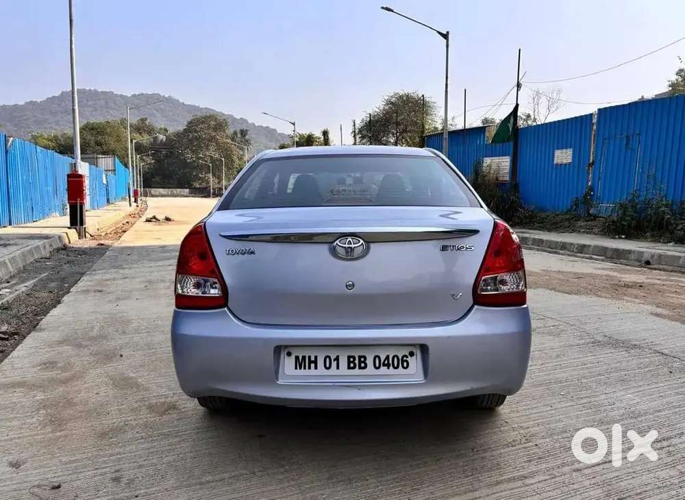 Toyota Etios 2011 Petrol 90000 Km Driven