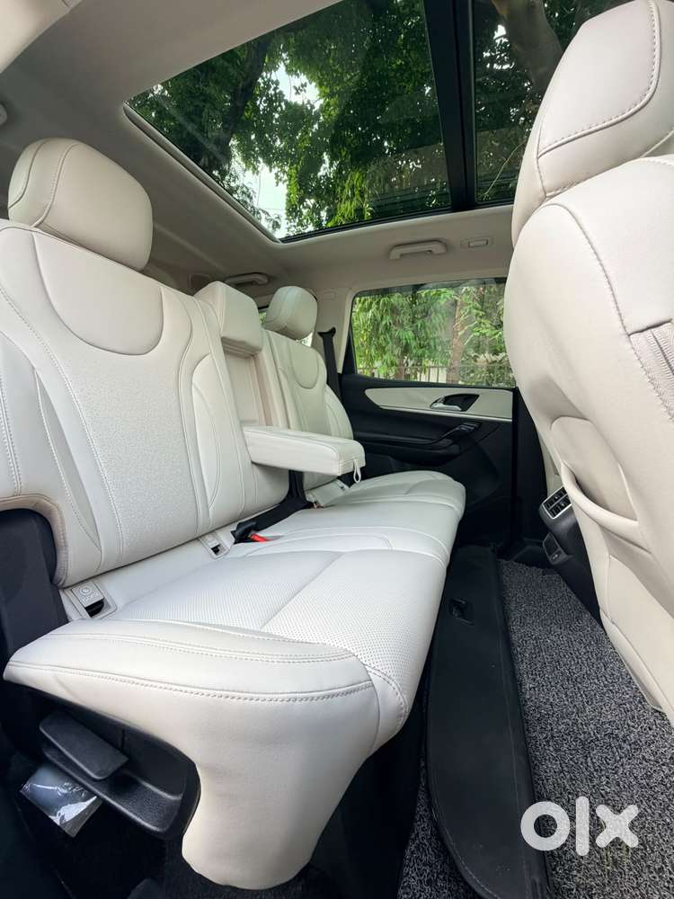 Mahindra Xuv700 2.2 Ax 7 Diesel At Luxury Pack Str Awd, 2022, Diesel
