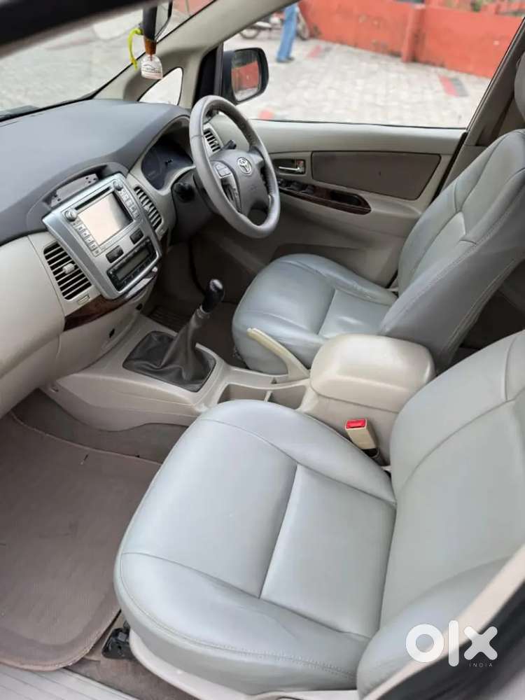 Toyota Innova 7 Str 2013 Diesel 180000 Km Driven