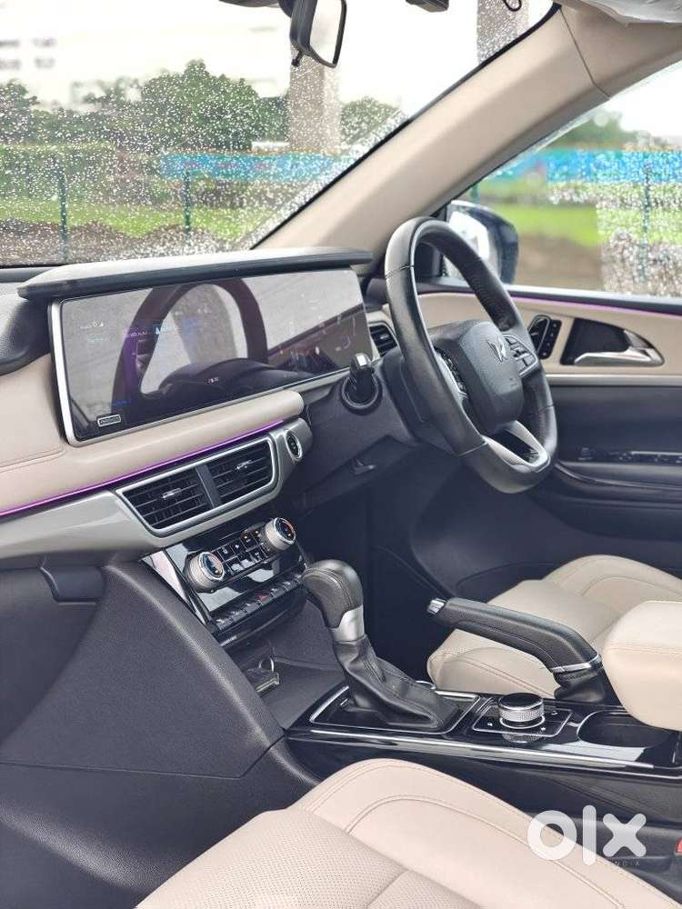 Mahindra Xuv700 2.2 Ax 7 Diesel At Str, 2024, Diesel