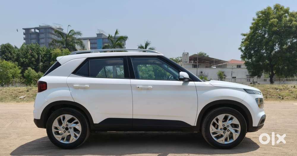 Hyundai Venue Sx Dual Tone, 2022, Diesel