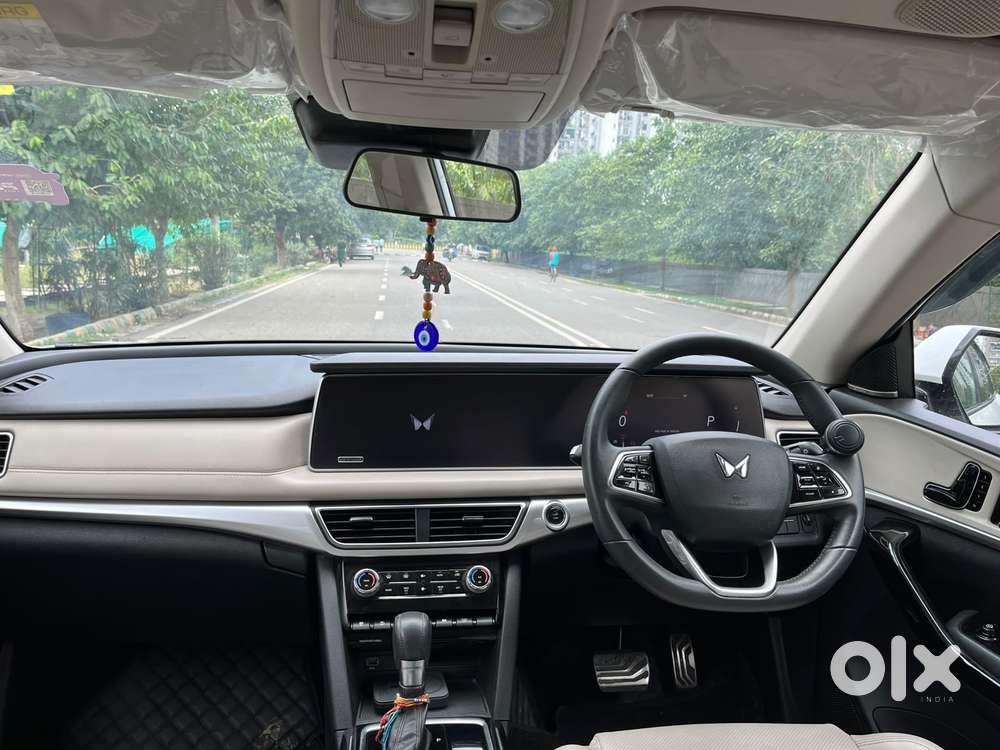 Mahindra Xuv700 2.0 Ax 7 Petrol At Luxury Pack Str, 2023, Petrol