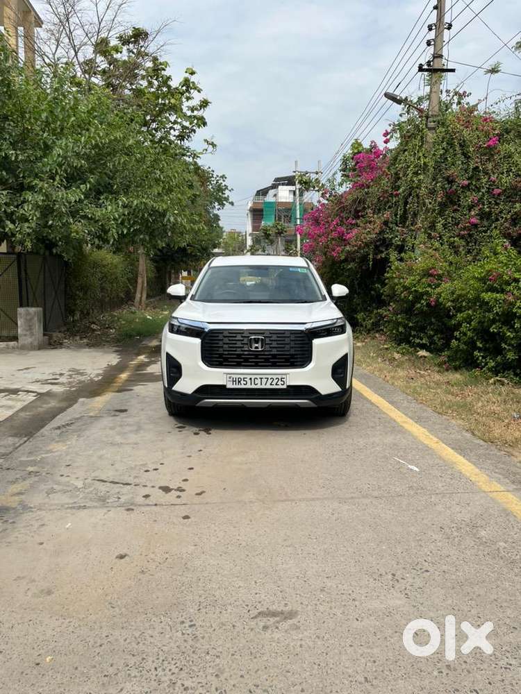 Honda Elevate Vmt Apex Edition 2025, 4000km Driven Showroom Condition