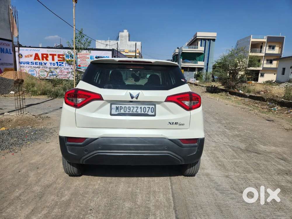 Mahindra Xuv300 2023 Petrol Well Maintained