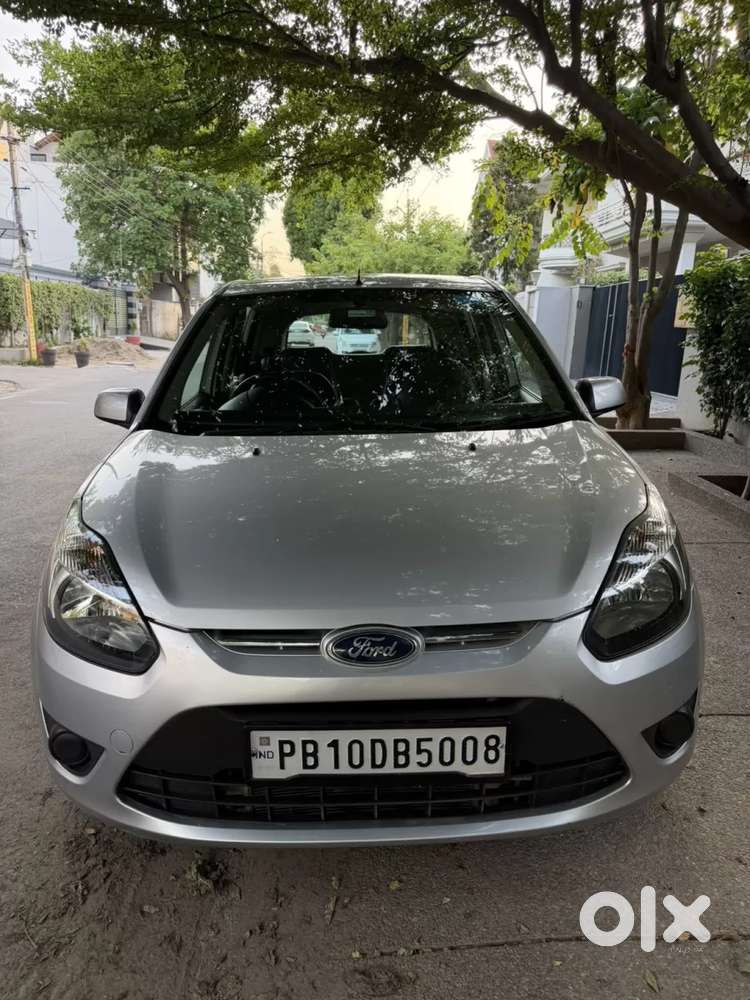 Ford Figo Petrol Titanium, 2011, Petrol