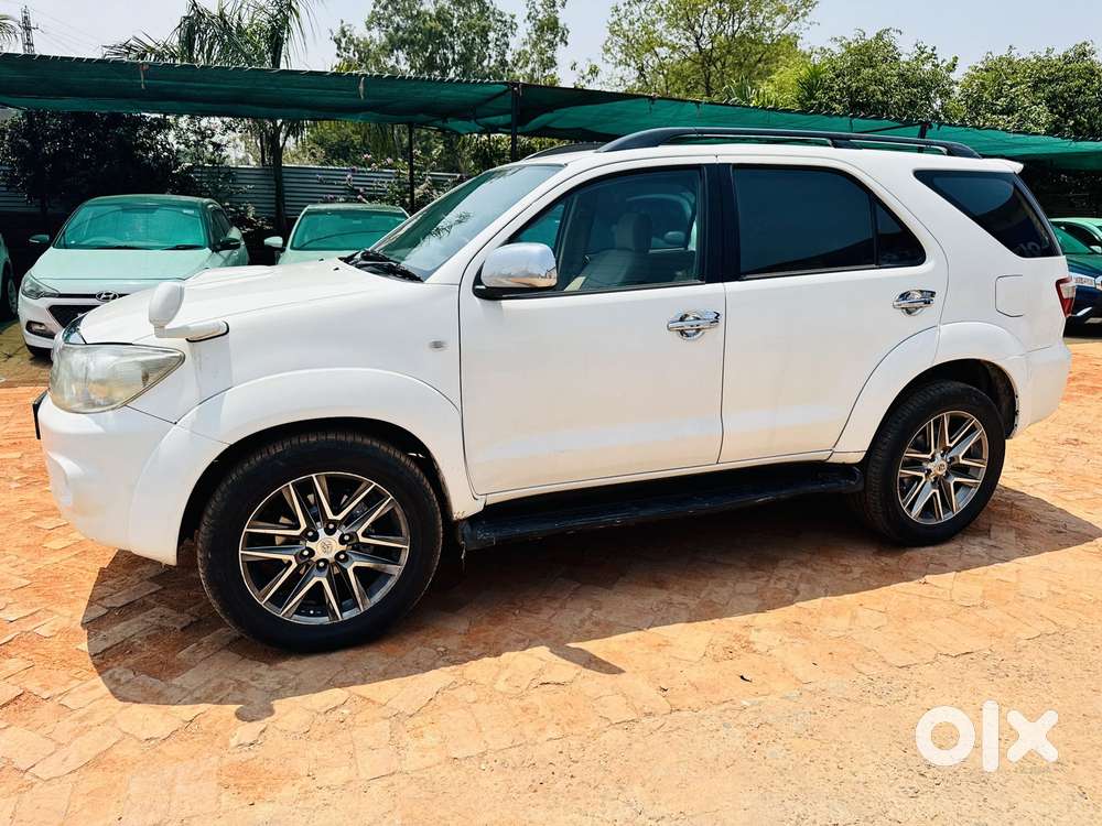 Toyota Fortuner 3.0 4x4 Manual, 2011, Diesel