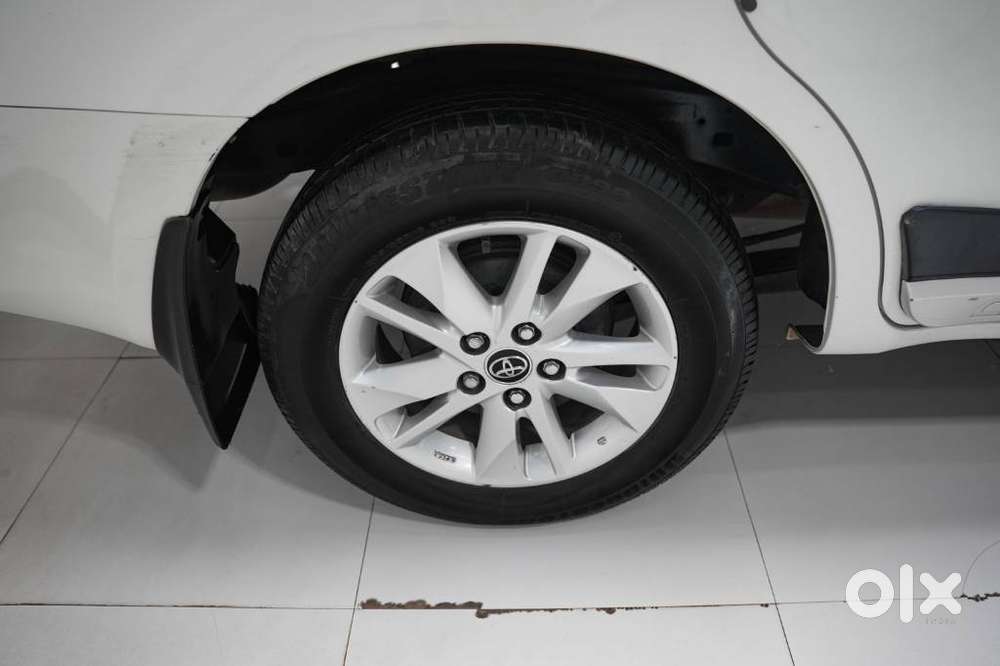 Toyota Innova Crysta 2.4 V 8 Str, 2016, Diesel