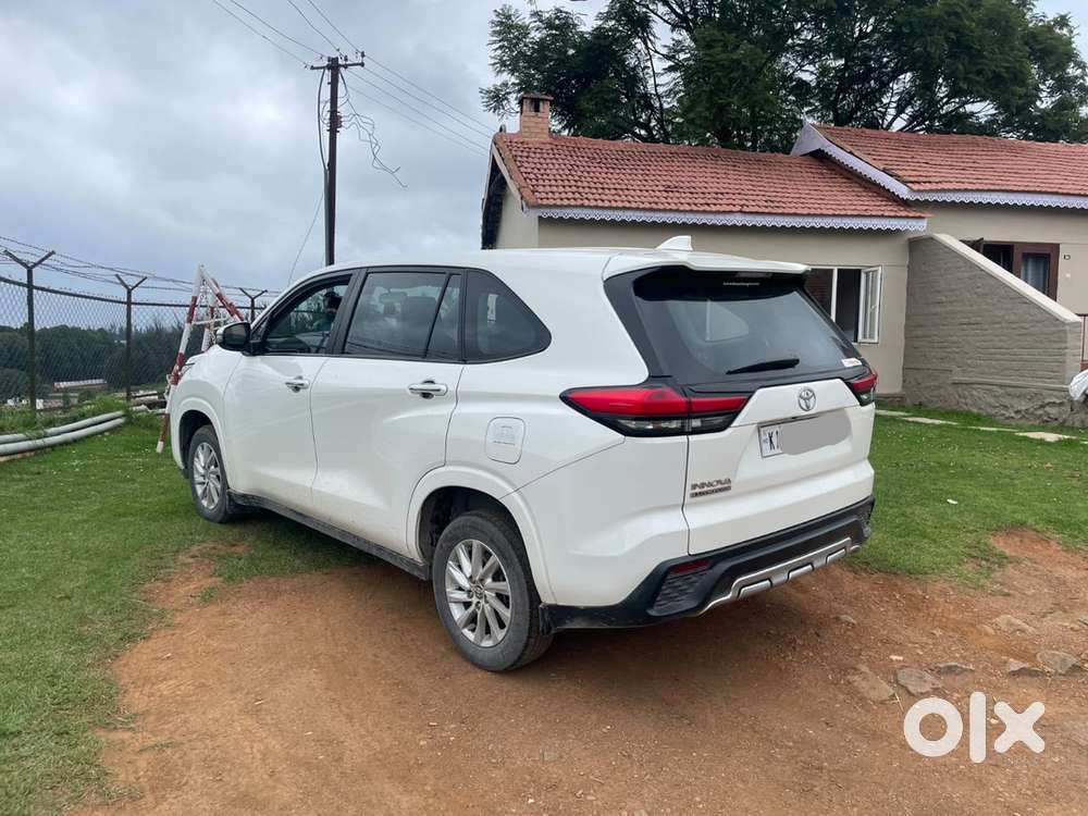 Toyota Innova Hycross 2023 140000 Km Driven