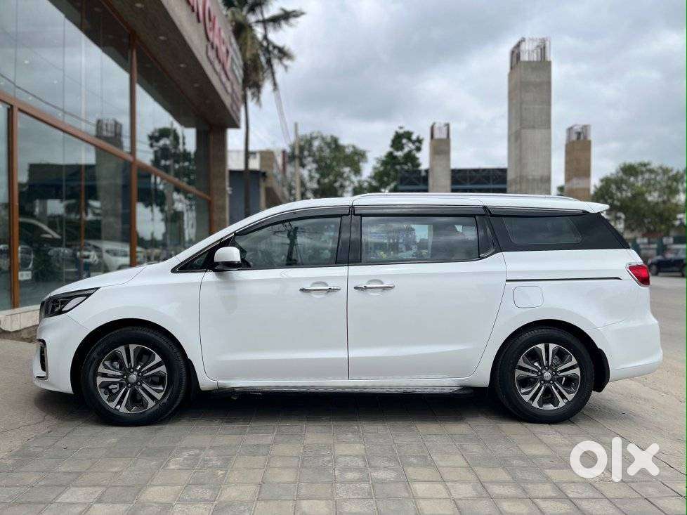 Kia Carnival Premium, 2021, Diesel