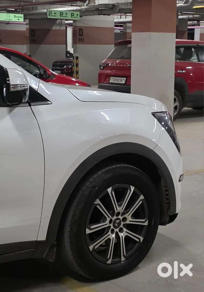 Mahindra Xuv700 Ax7l Petrol Automatic Single Hand Driven - Like New.