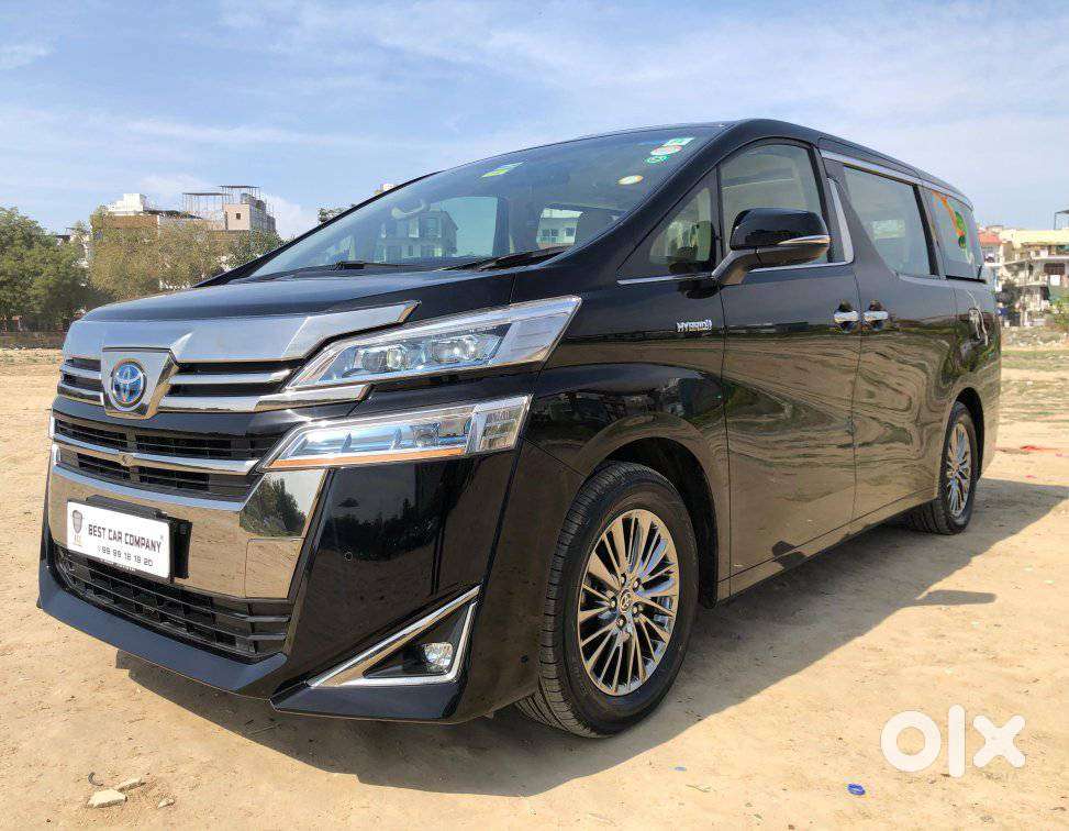 Toyota Vellfire 2.5 Executive Lounge, 2023, Cng & Hybrids