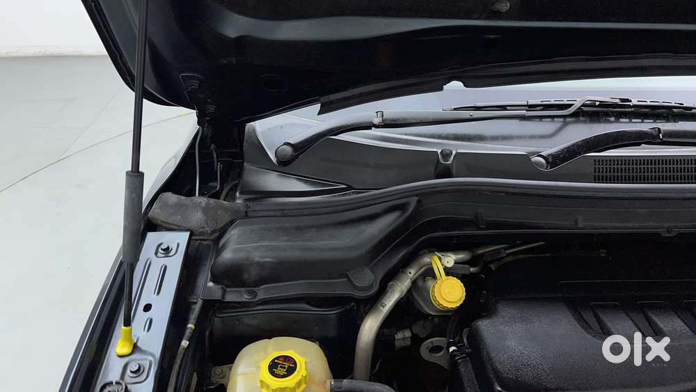 Mahindra Xuv300 1.2 W8 (o) Amt Petrol, 2023, Petrol