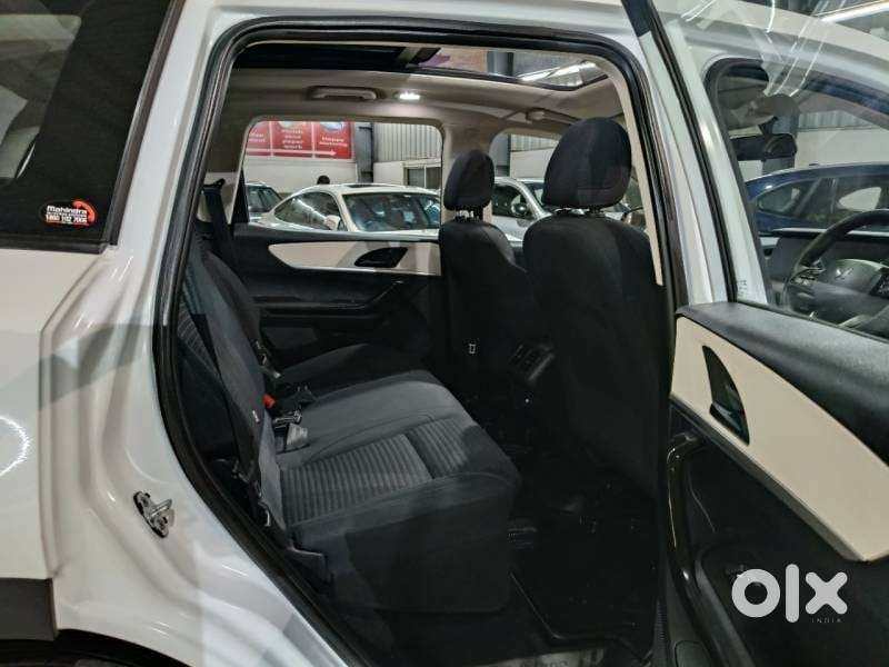 Mahindra Xuv700 2.2 Ax 5 Diesel At Str, 2024, Diesel