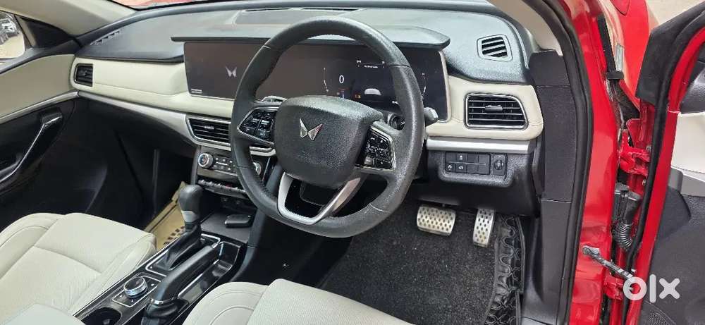 Mahindra Xuv700 2025 Year Luxury Diesel