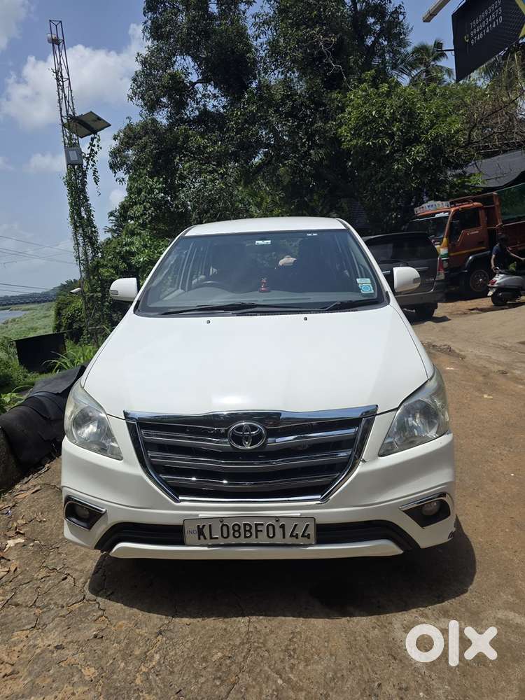 Toyota Innova 2.5 Z 2014 , 2015 Regn . Og Kerala