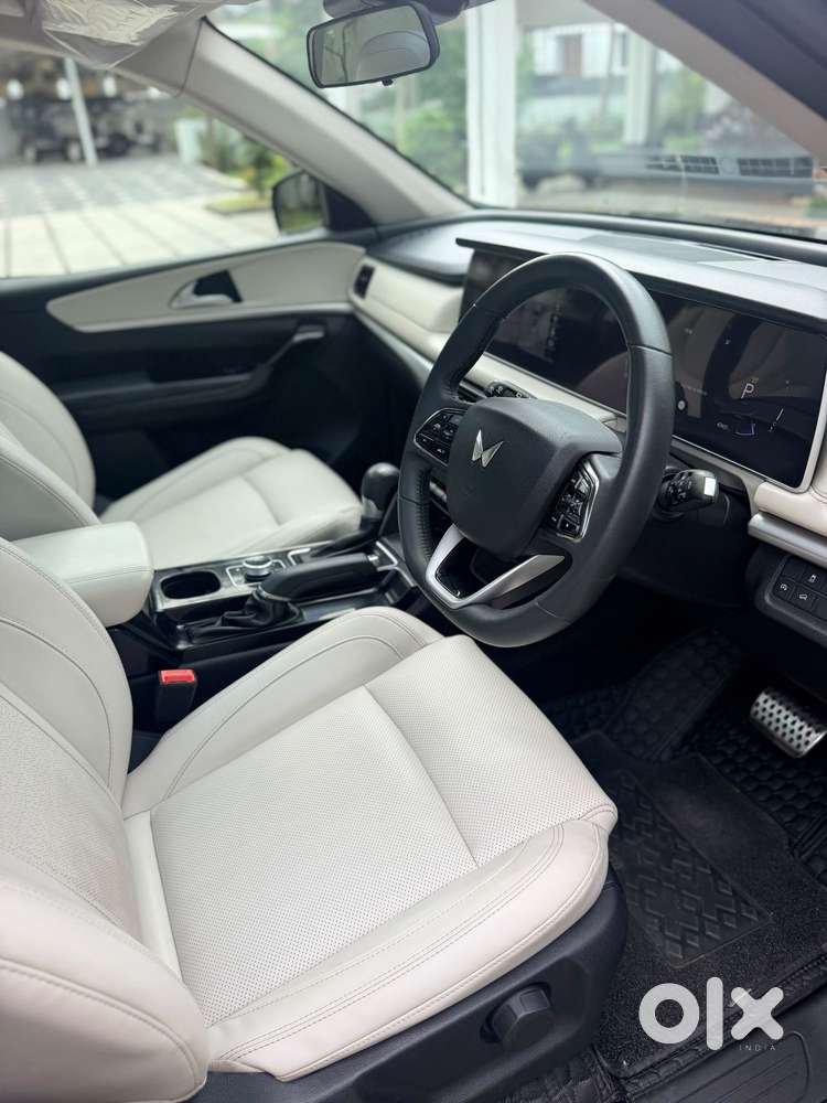Mahindra Xuv700 2.2 Ax 7 Diesel At Str, 2024, Diesel