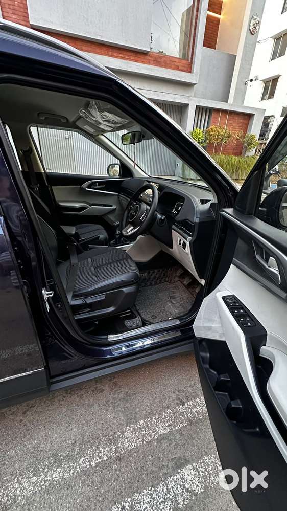 Kia Carens G1.5 6mt Gravity, 2024, Petrol