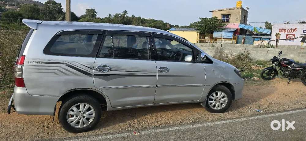 Toyota Innova 2.5 V 2011