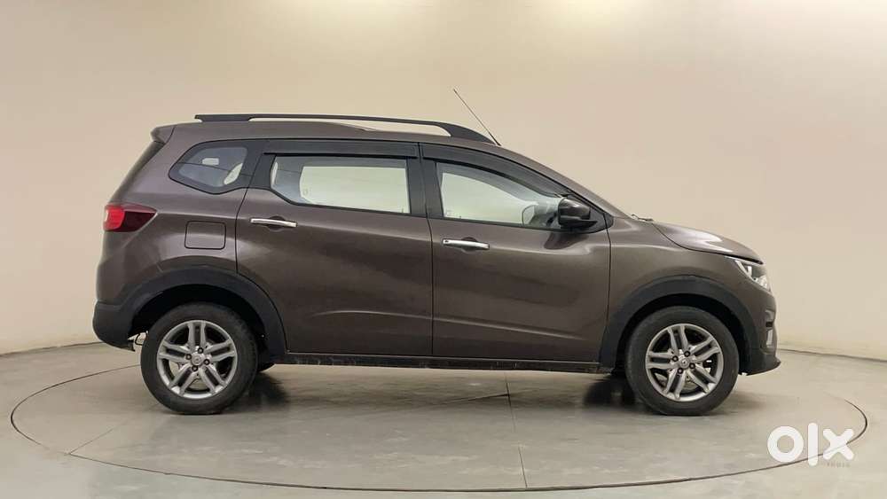 Renault Triber Rxz, 2024, Petrol