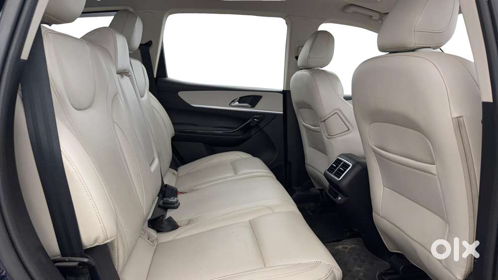 Mahindra Xuv700 2.0 Ax 7 Petrol At Str, 2022, Petrol