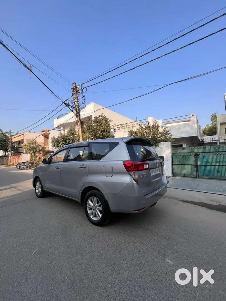 Toyota Innova Crysta 2.4 V