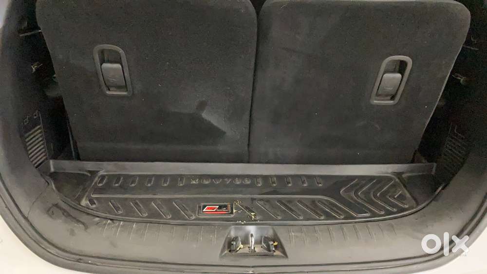 Mahindra Xuv700 2.0 Ax 5 Petrol Mt 7 Str, 2022, Petrol