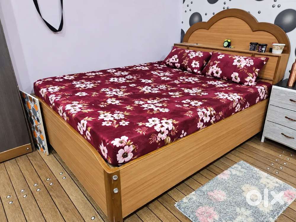 Bed with memory foam mattress
