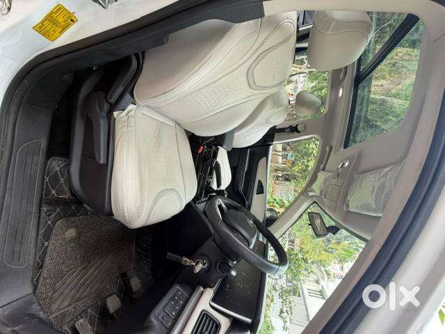 Mahindra Xuv700 Ax5 Diesel Manual 7-seater 2022  Single Owner