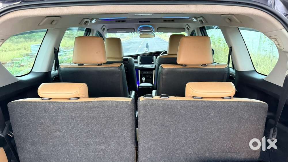 Toyota Innova Crysta 2.4 Z Automatic &ndash; 2022 | Sparkling Black Pearl