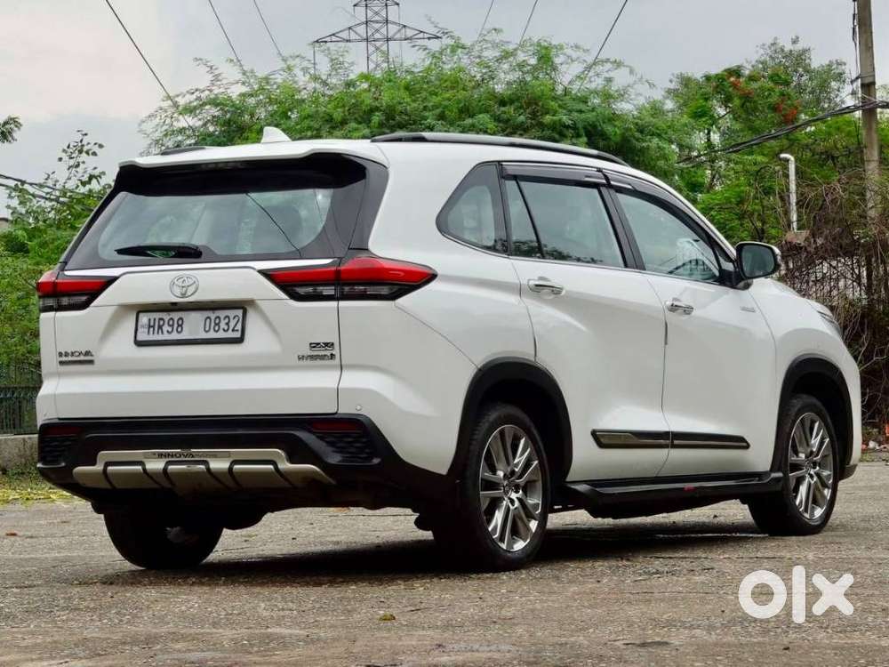 Toyota Innova Hycross 2.0 Zx Hybrid 7 Str, 2023, Petrol