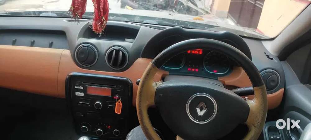 Renault Duster 2014.big Black Alloy Tire.  Dl Number