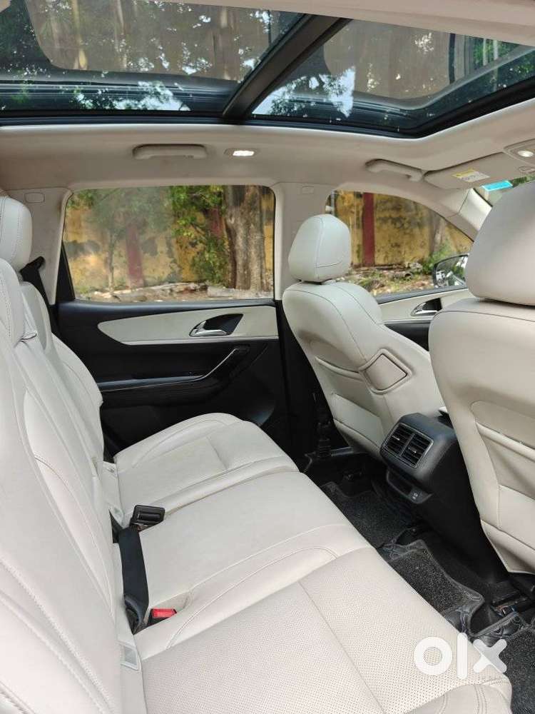 Mahindra Xuv700 2.0 Ax 7 Petrol At Str, 2024, Petrol