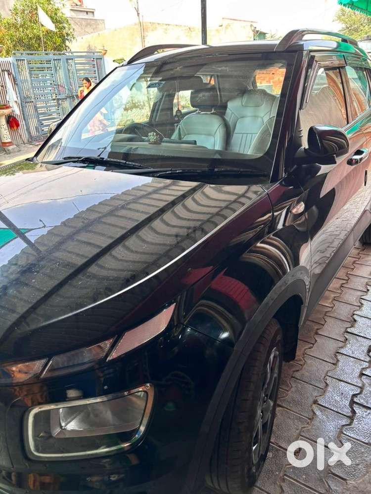 Hyundai Venue 2025 Petrol 9100 Km Driven