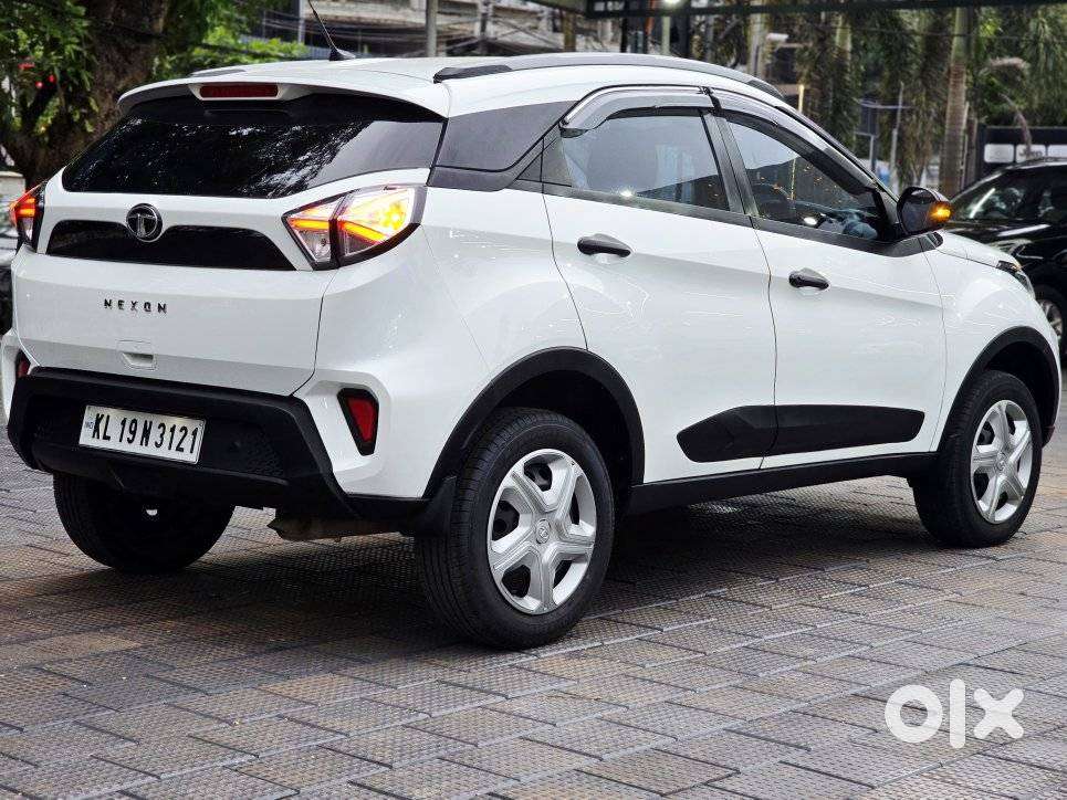 Tata Nexon 1.2 Revotron Xm (s), 2022, Petrol