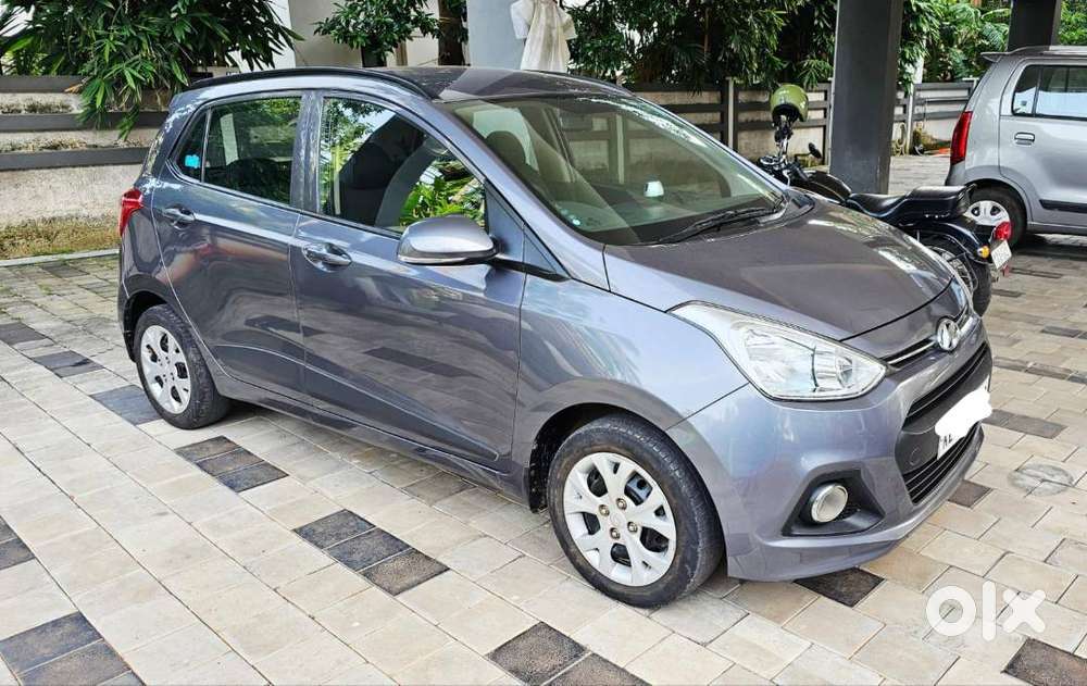 Hyundai Grand I10 Sportz (plus) Petrol /  Manual / 60000 Kms / 2016