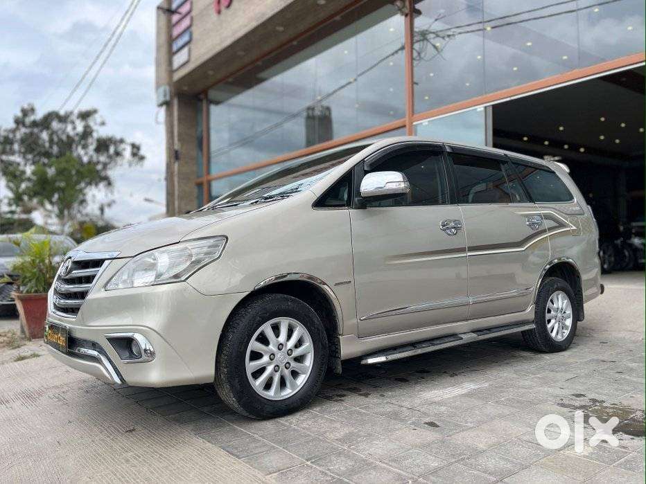Toyota Innova 2.0 Gx (petrol) 8 Seater Bs Iv, 2014, Diesel