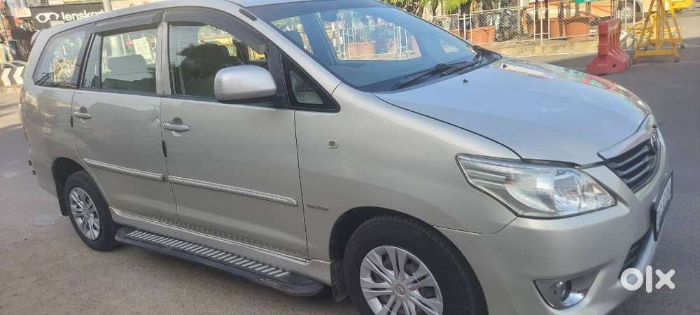 Toyota Innova 2.5 G (diesel) 8 Seater, 2012, Diesel