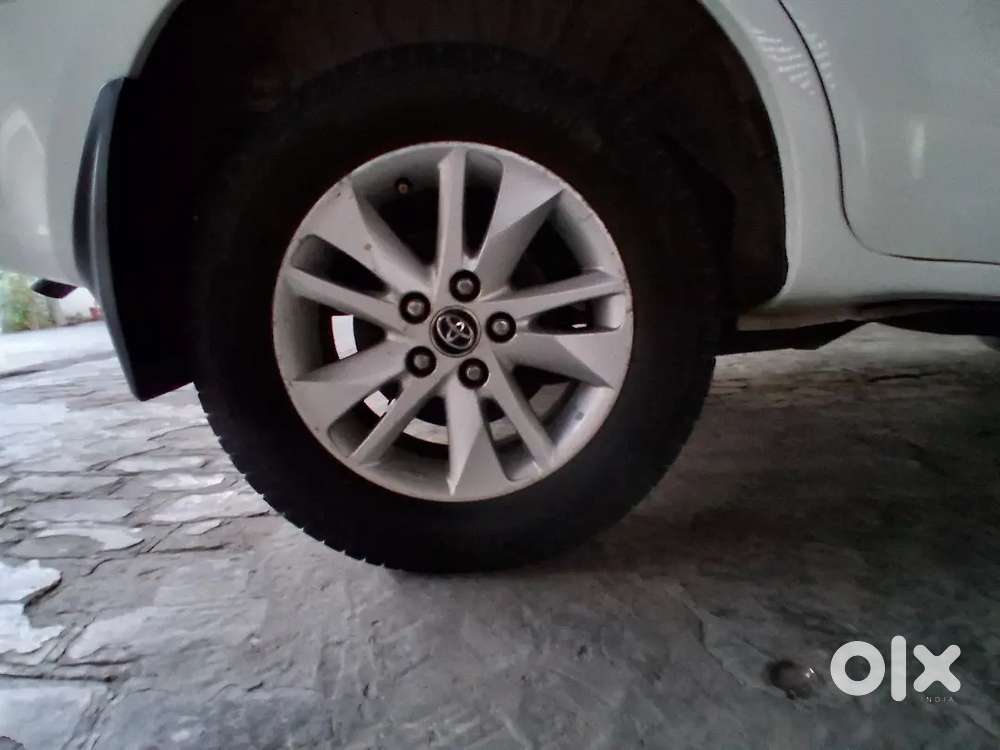 Toyota Innova Crysta 2017 Diesel 130000 Km Driven