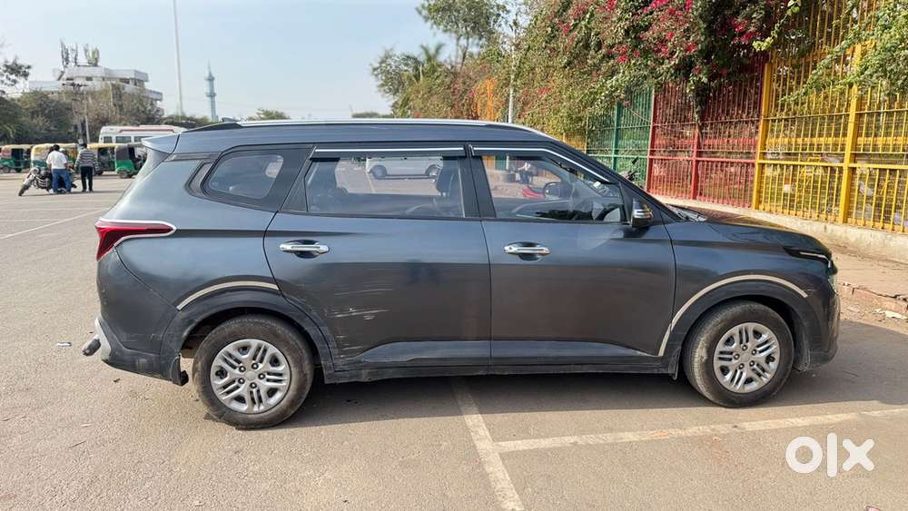 Kia Carens 2023 Petrol Well Maintained