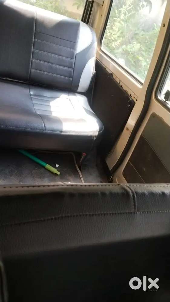 Omini 8 Seater Van
