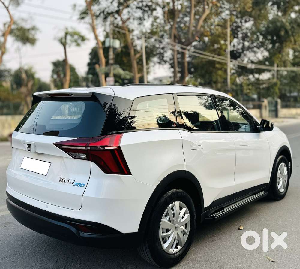Mahindra Xuv700 2.0 Mx Petrol Mt 5 Str, 2023, Petrol