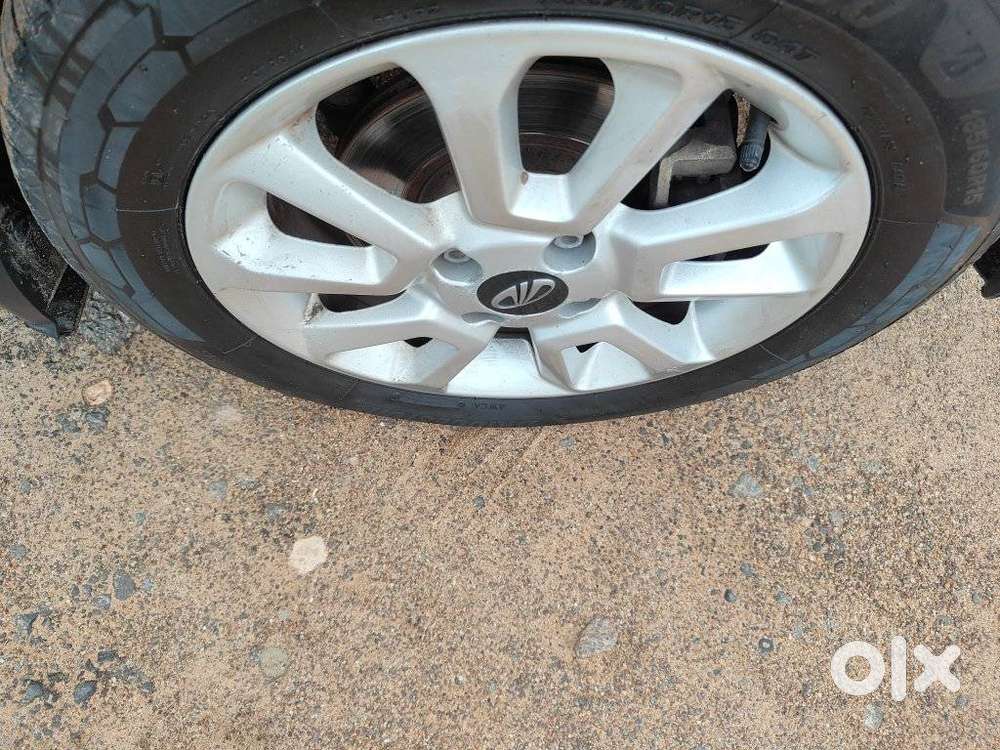 Mahindra Kuv 100 Mfalcon G80 K8 Dual Tone, 2017, Petrol