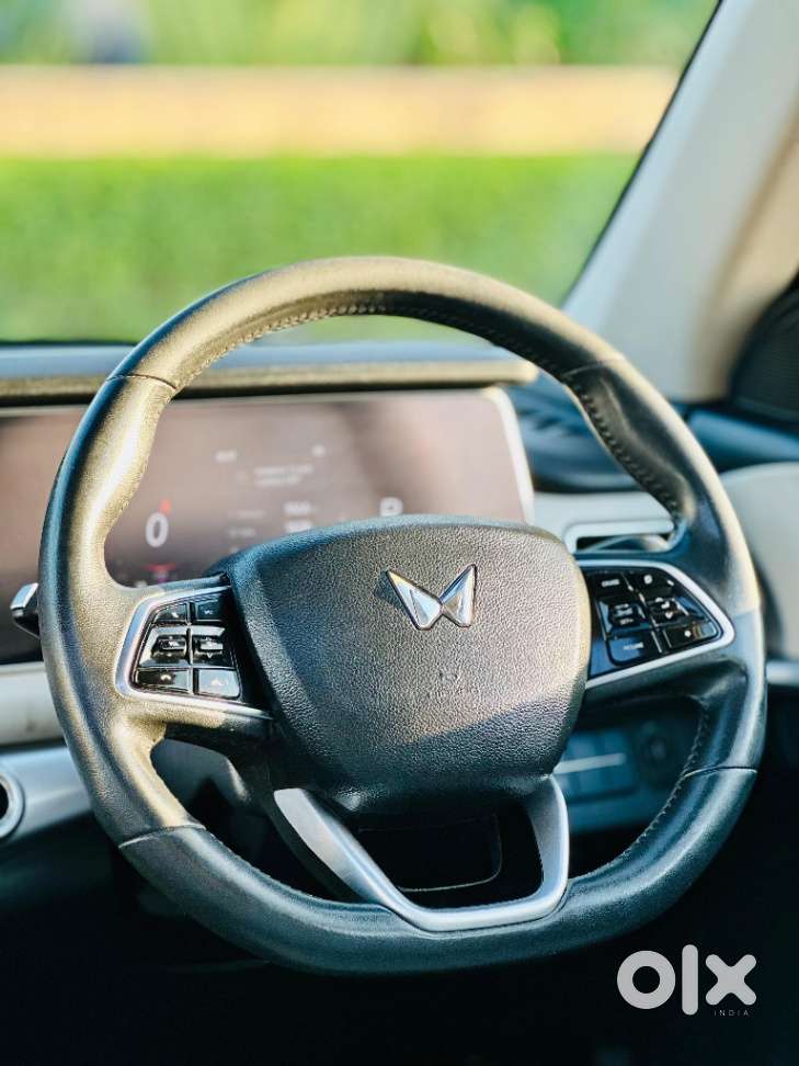 Mahindra Xuv700 2.2 Ax 7 Diesel At Str, 2023, Diesel