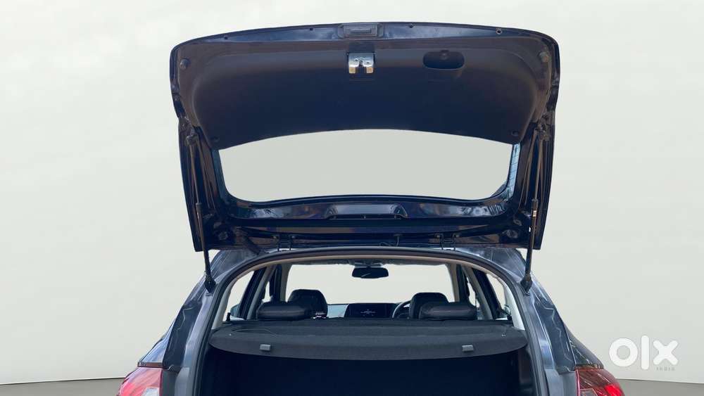 Hyundai New I20 1.2 Asta (o) Mt, 2023, Petrol