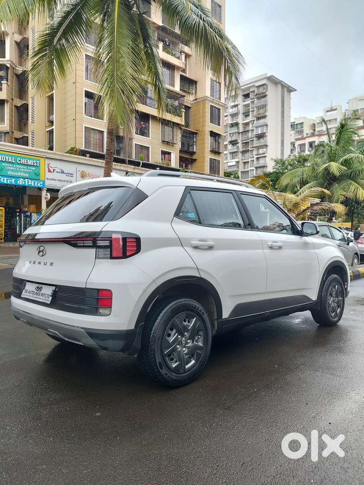 Hyundai Venue 1.2 S (o), 2024, Petrol